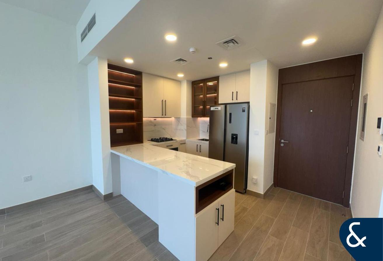 Boulevard View | High Floor | Avail 1st Oct photo 4