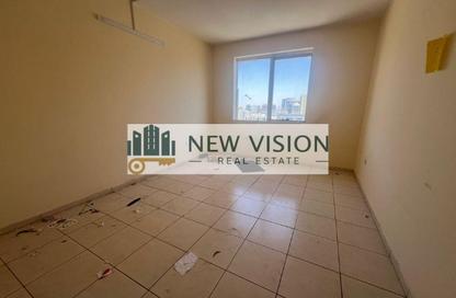 Apartment - 2 Bedrooms - 3 Bathrooms for rent in New Zubaidi Building - Al Majaz 1 - Al Majaz - Sharjah