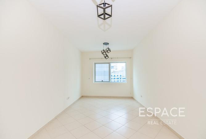 122001360 - Property Image 2