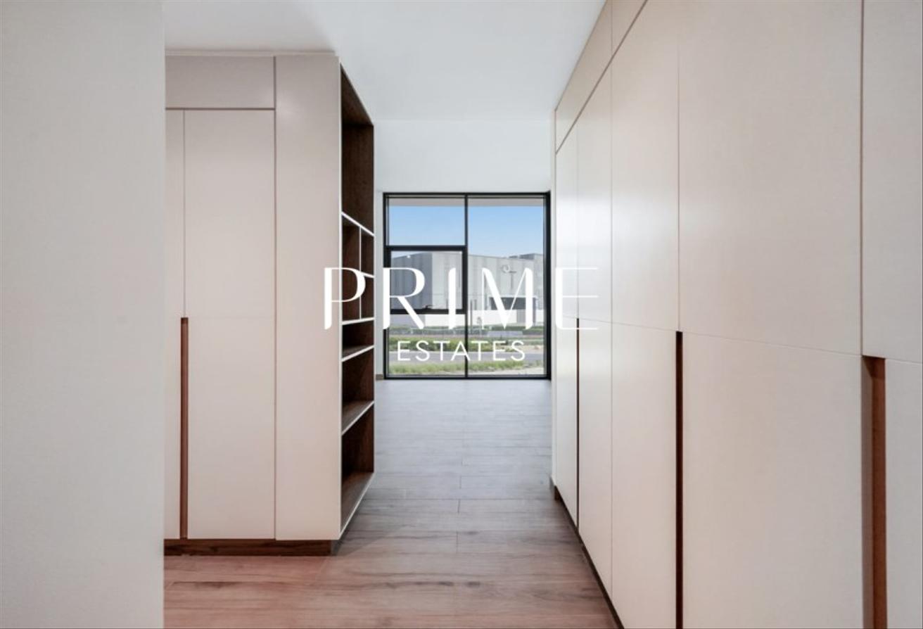 Elegant Modern Living | 4BR Villa | Move-In Ready! photo 17