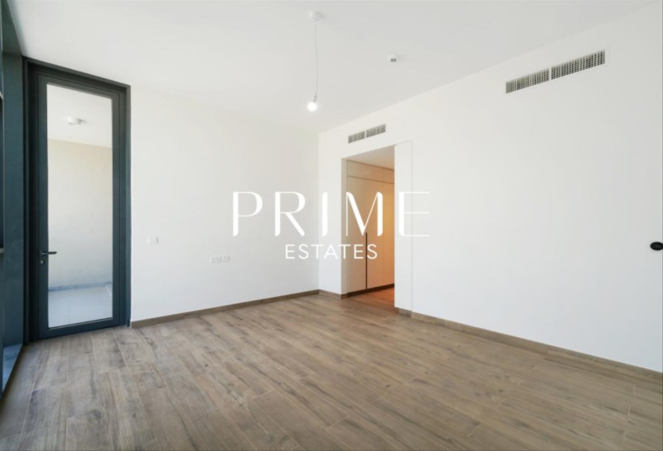Elegant Modern Living | 4BR Villa | Move-In Ready! photo 14