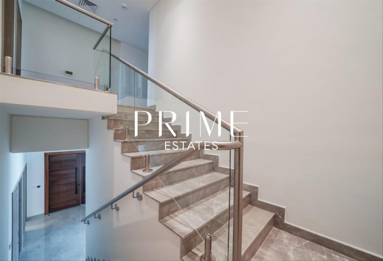 Elegant Modern Living | 4BR Villa | Move-In Ready! photo 11