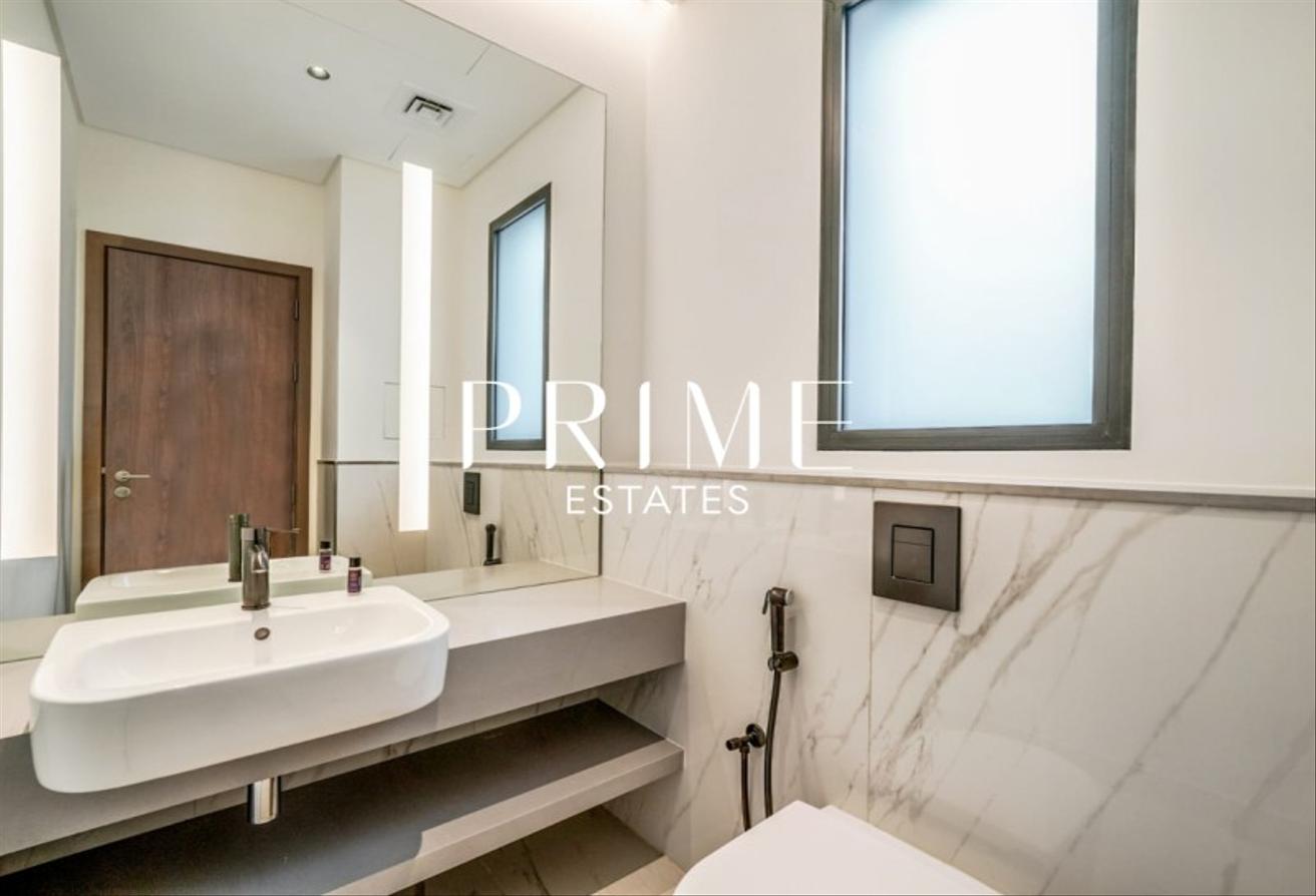 Elegant Modern Living | 4BR Villa | Move-In Ready! photo 8