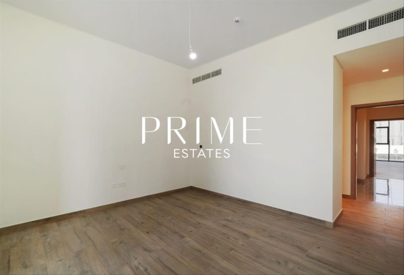 Elegant Modern Living | 4BR Villa | Move-In Ready! photo 13