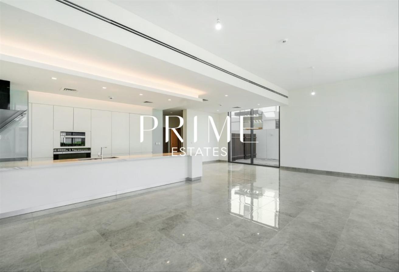 Elegant Modern Living | 4BR Villa | Move-In Ready! photo 6