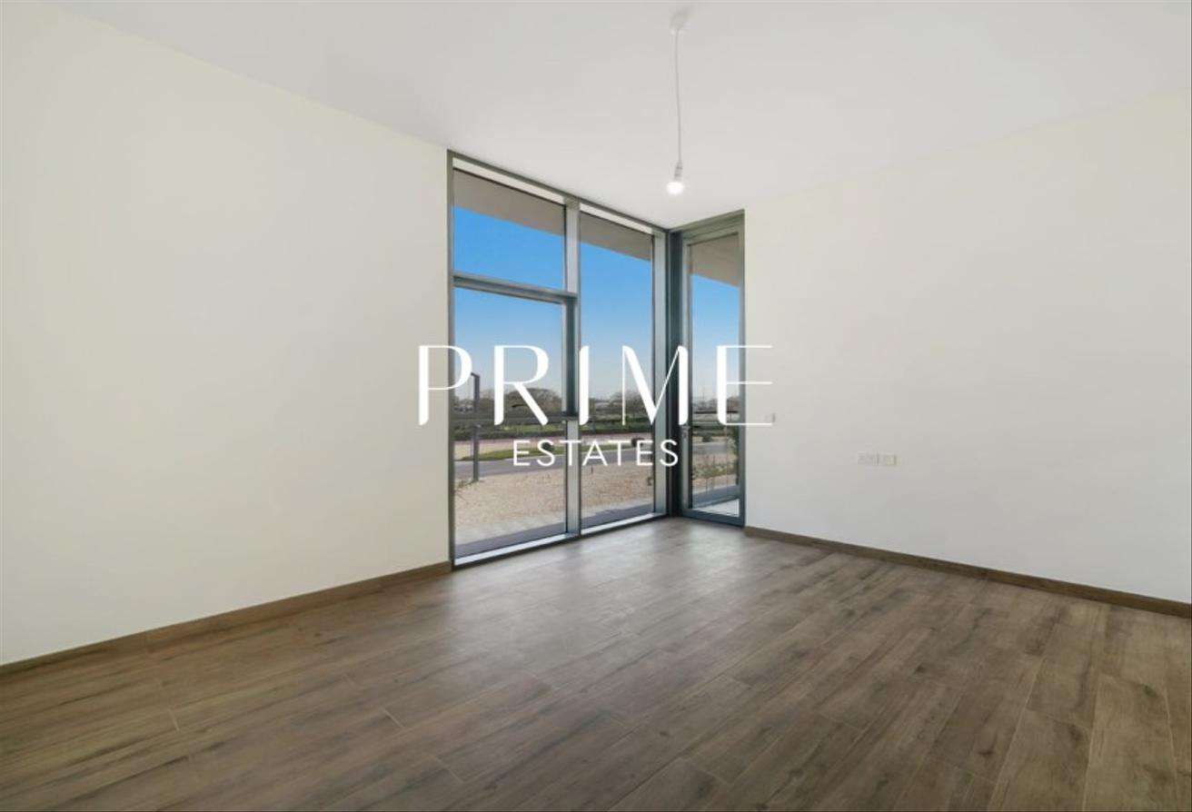 Elegant Modern Living | 4BR Villa | Move-In Ready! photo 25