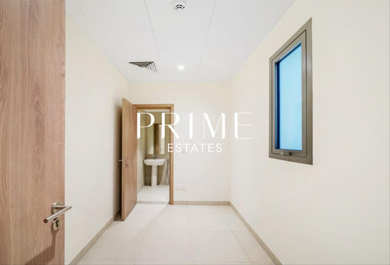 Elegant Modern Living | 4BR Villa | Move-In Ready! photo 27