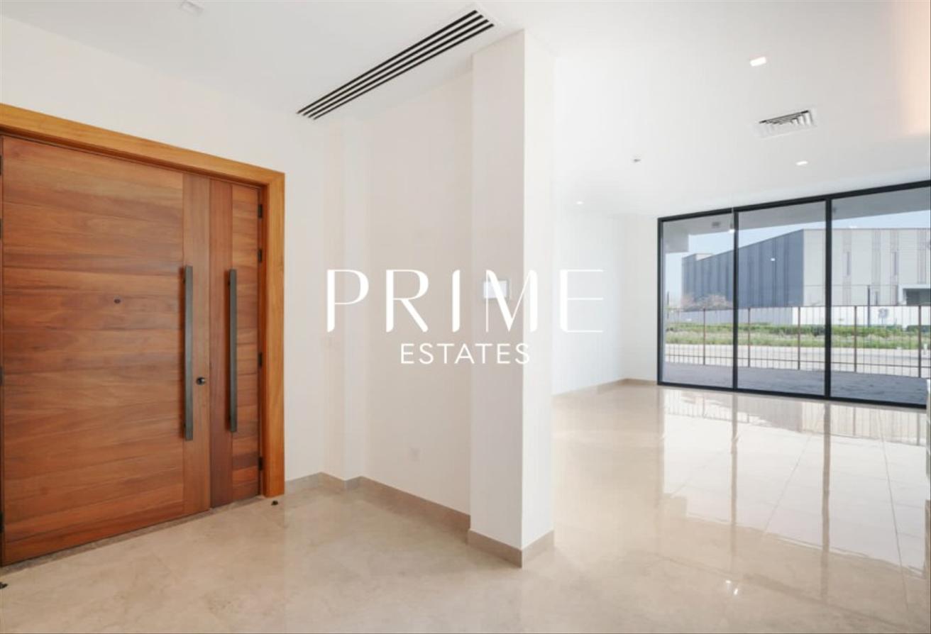 Elegant Modern Living | 4BR Villa | Move-In Ready! photo 10