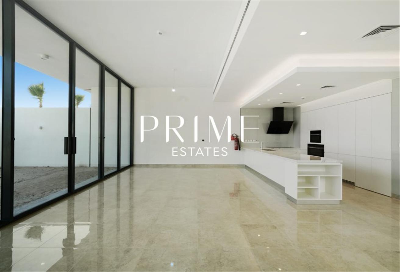 Elegant Modern Living | 4BR Villa | Move-In Ready! photo 5