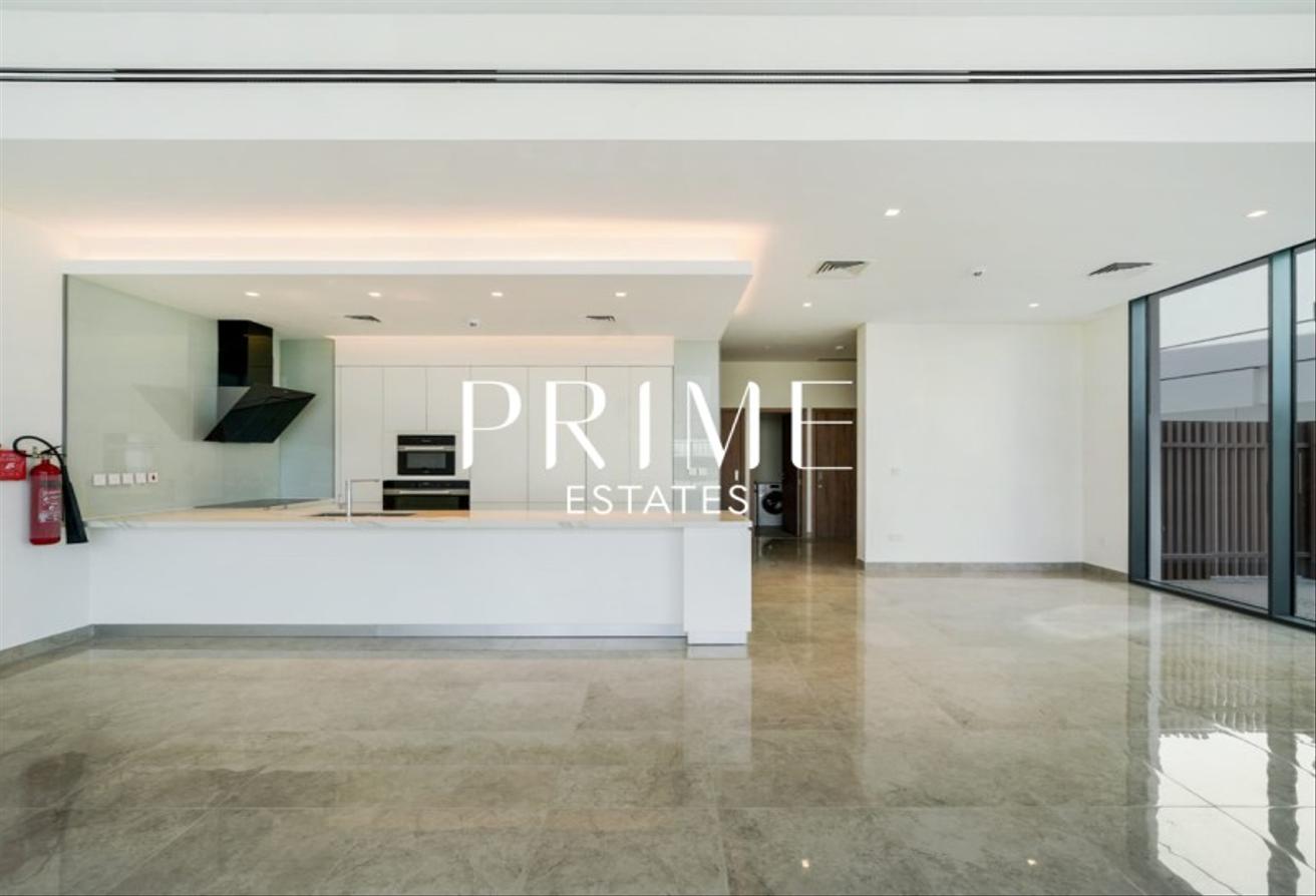 Elegant Modern Living | 4BR Villa | Move-In Ready! photo 4