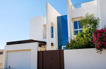 Villa - 2 Bedrooms - 4 Bathrooms for rent in Jumeirah 1 - Jumeirah - Dubai