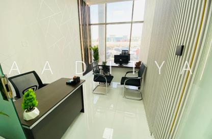 Office Space - Studio - 1 Bathroom for rent in Red Avenue - Al Garhoud - Dubai