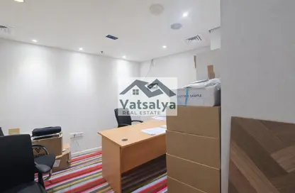 مكتب - غرفة نوم للايجار في برج كريستال - الخليج التجاري - دبي