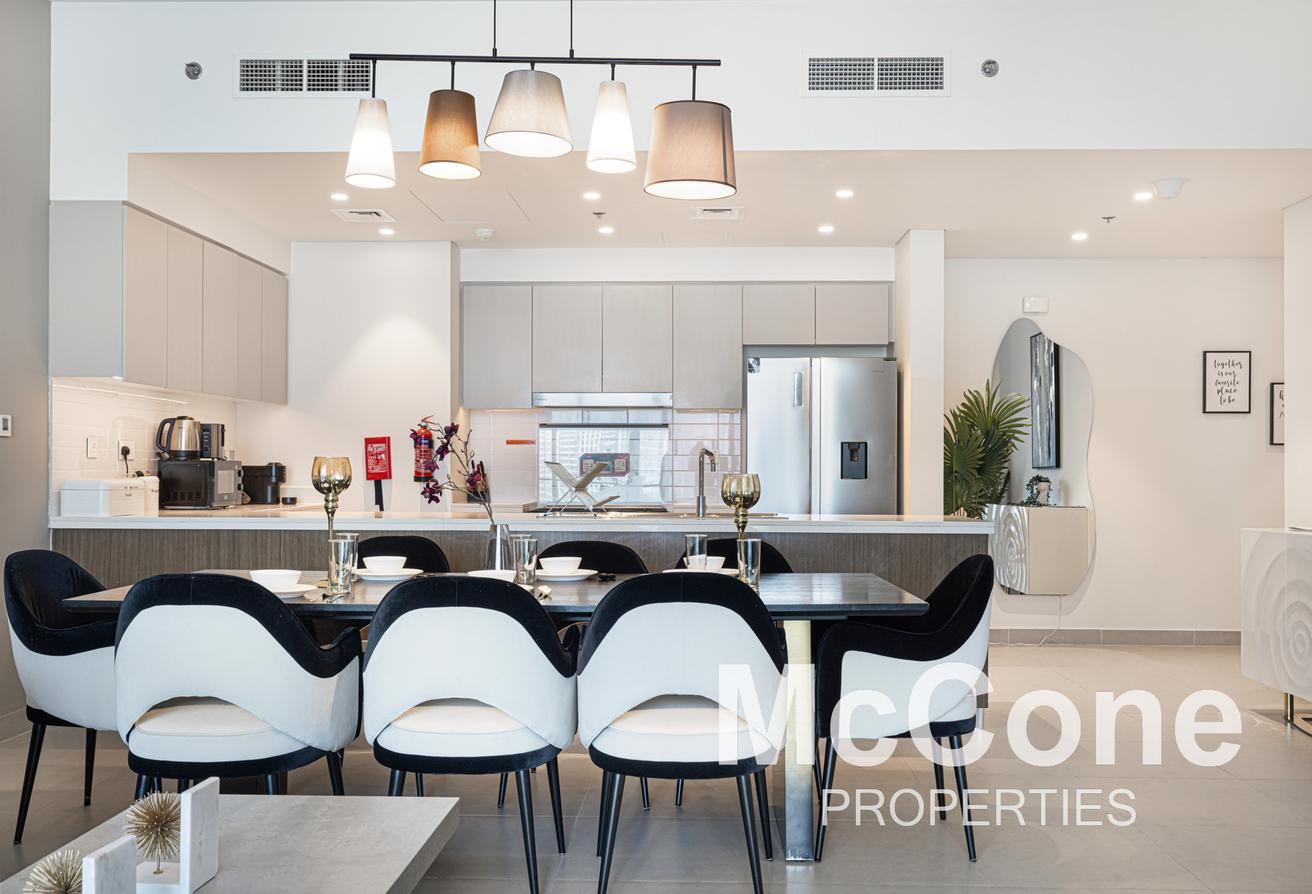 Luxury | Downtown Views | Multiple Cheques photo 9