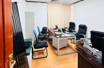 مركز أعمال - استوديو - 2 حمامات للايجار في الطابق الأول: مبنى الشيخ 05 - الخبيصي - ديرة - دبي