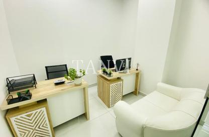 Office Space - Studio - 1 Bathroom for rent in Red Avenue - Al Garhoud - Dubai