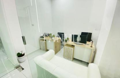 Office Space - Studio - 1 Bathroom for rent in Red Avenue - Al Garhoud - Dubai