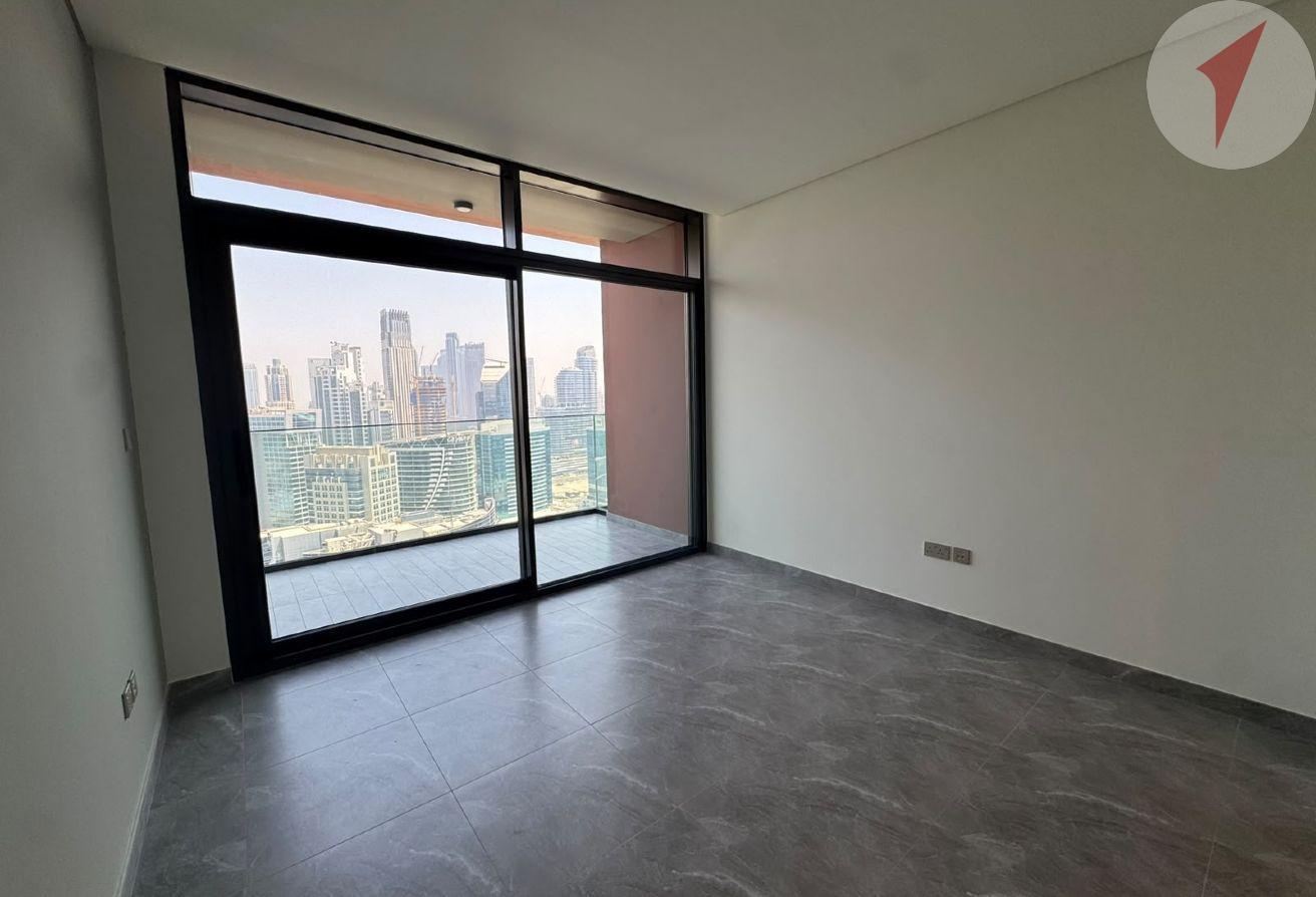 High floor | Burj Khalifa & Canal View Studio photo 2