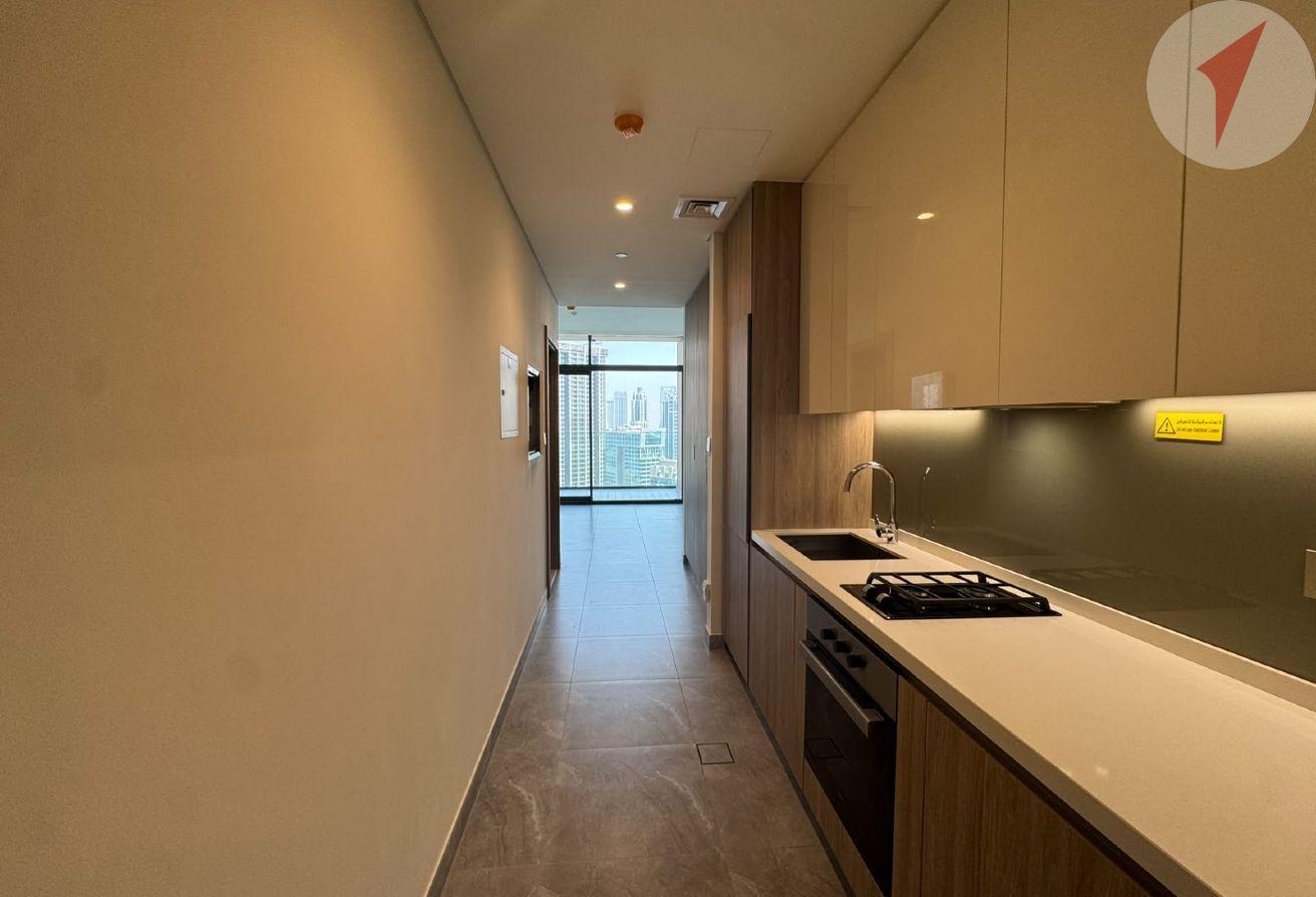 High floor | Burj Khalifa & Canal View Studio photo 7