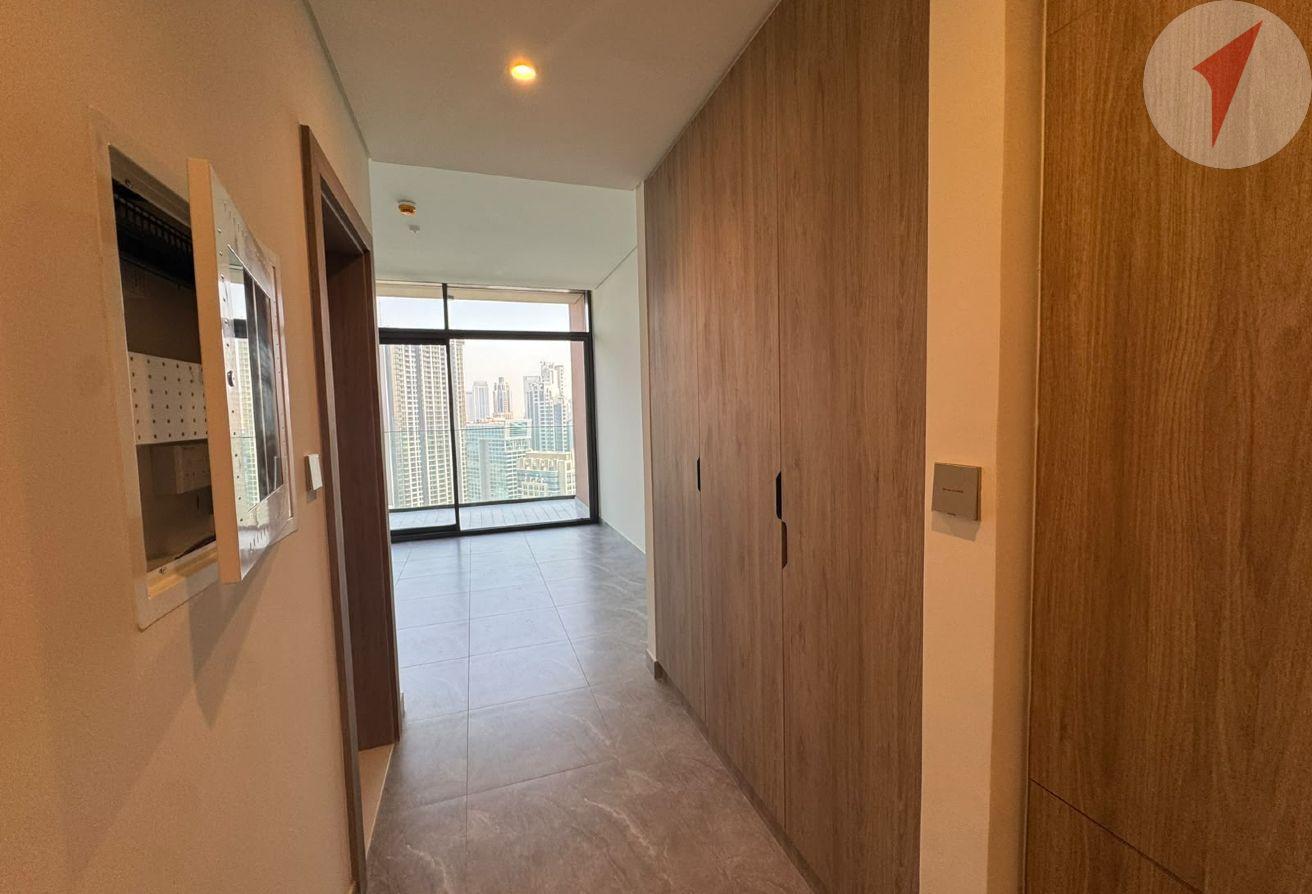 High floor | Burj Khalifa & Canal View Studio photo 6