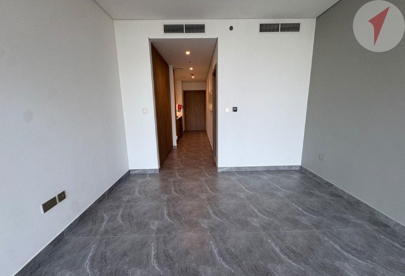 High floor | Burj Khalifa & Canal View Studio photo 4