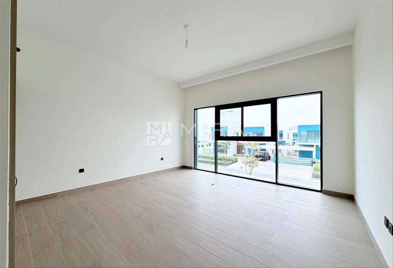 Brand New | Single Row | Ready to Move-In photo 9