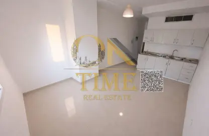 شقة - 1 حمام للايجار في مساكن كورنيش عجمان - طريق كورنيش عجمان - عجمان