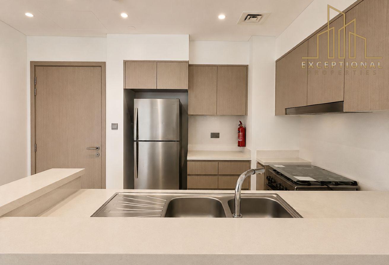Fountain View || Premium Furnished || High Floor photo 5