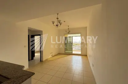 Apartment - 1 Bedroom - 1 Bathroom for rent in Farah Tower 2 - Queue Point - Liwan - Dubai