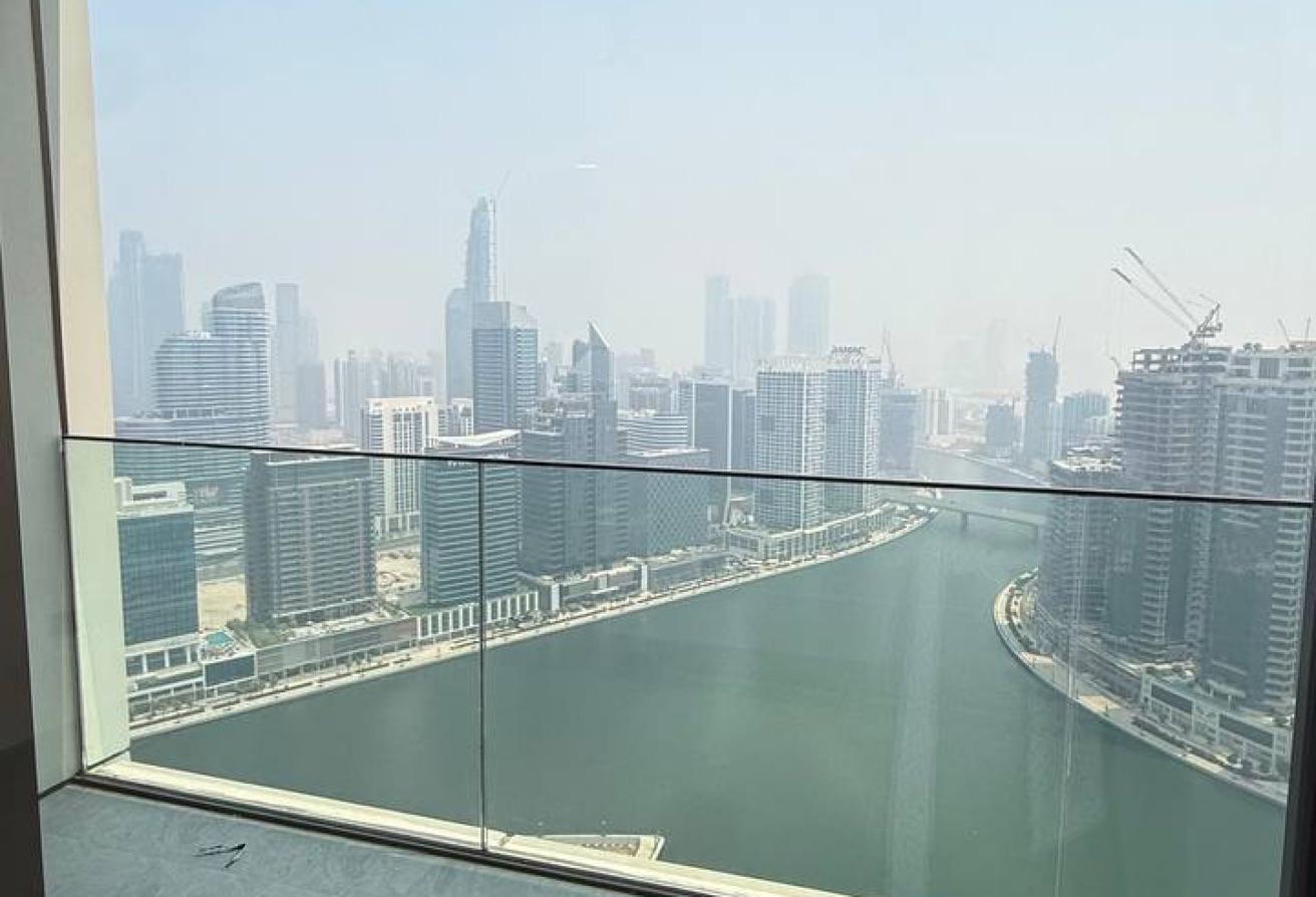 Stunning High-Floor 2-Bedroom Apartment photo 9