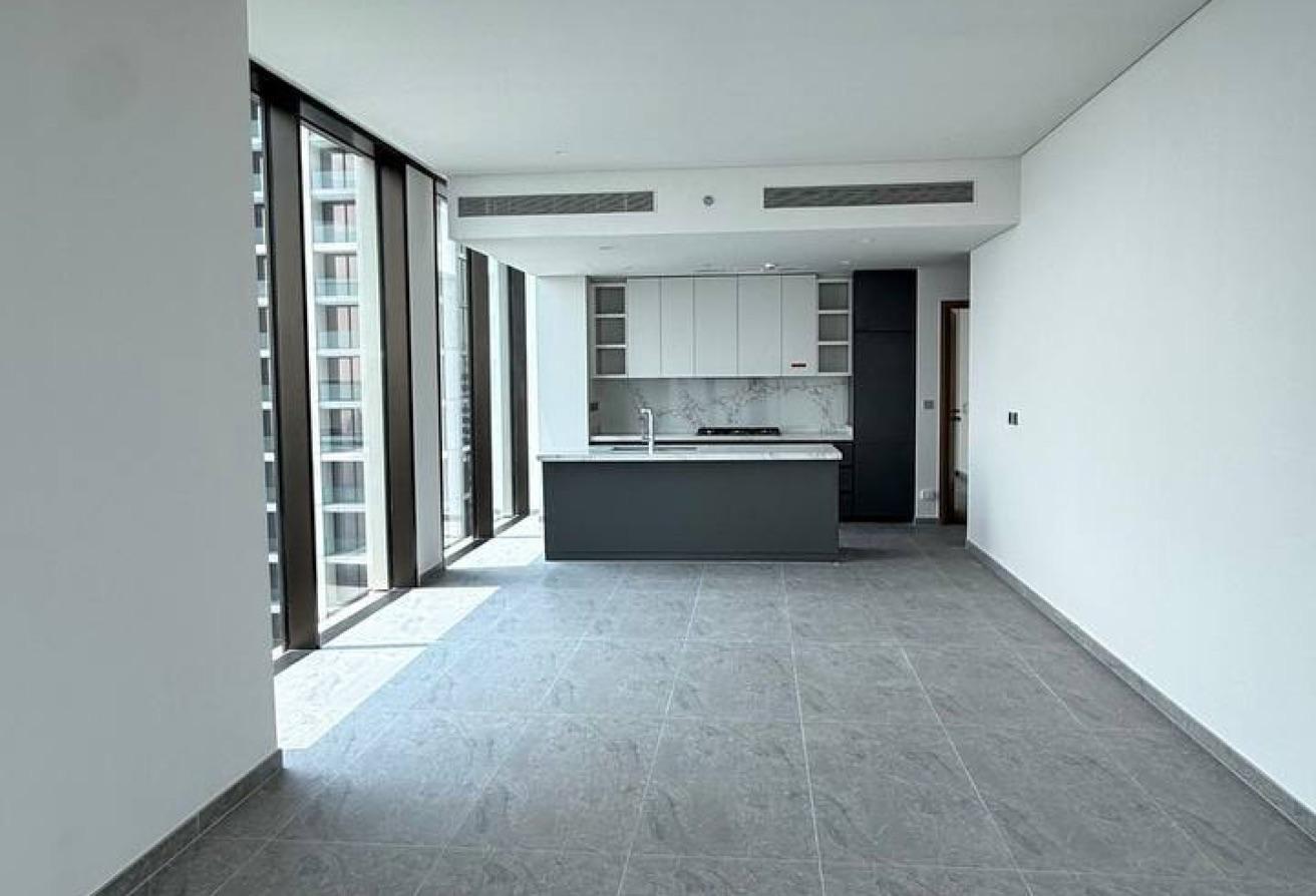 Stunning High-Floor 2-Bedroom Apartment photo 8