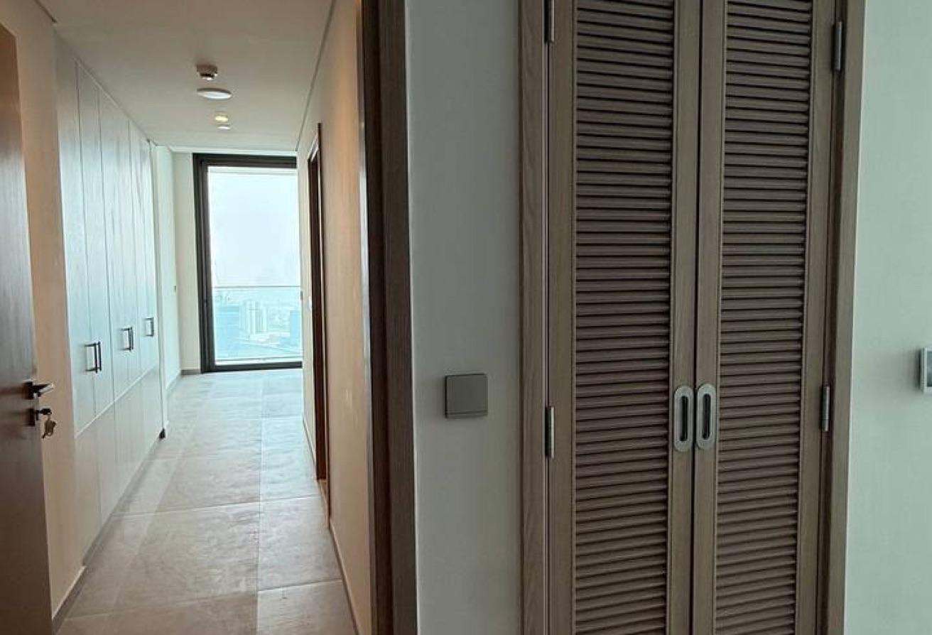 Stunning High-Floor 2-Bedroom Apartment photo 6