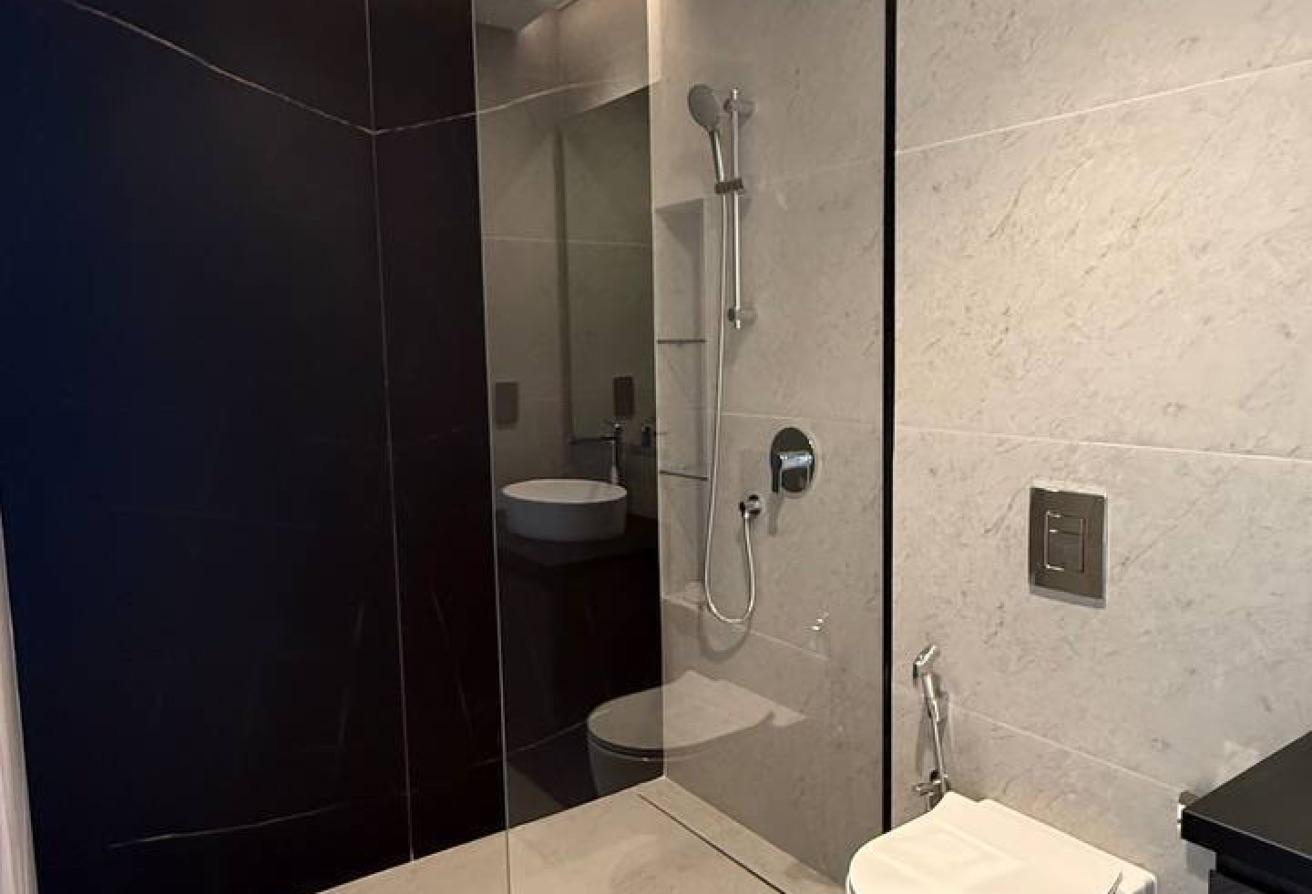 Stunning High-Floor 2-Bedroom Apartment photo 7