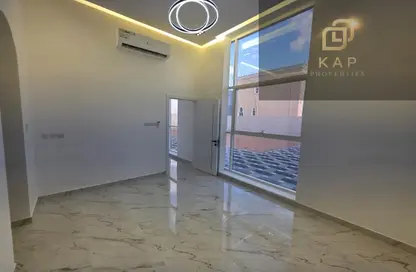 فيلا - 3 غرف نوم - 5 حمامات للايجار في الرفاع - رأس الخيمة