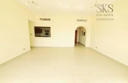 Apartment - 2 Bedrooms - 3 Bathrooms for rent in Lulu Building - Al Barsha 1 - Al Barsha - Dubai
