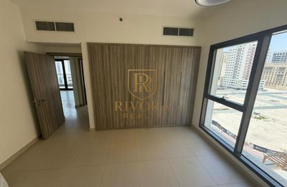 Apartment - 2 Bedrooms - 3 Bathrooms for rent in Bin Suloom Building - Al Jaddaf - Dubai