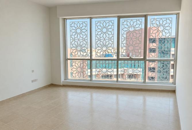NEXT TO METRO | UPGRADED | UNFURNISHED|NO BALCONY photo 3