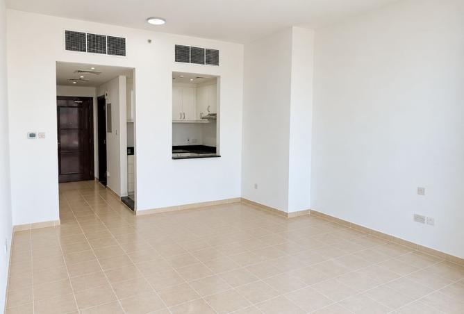 NEXT TO METRO | UPGRADED | UNFURNISHED|NO BALCONY photo 2