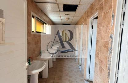 Labor Camp - Studio - 7+ Bathrooms for rent in Al Sajaa S - Al Sajaa - Sharjah