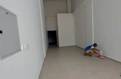 متجر - استوديو - 1 حمام للايجار في فلل الروضة 2 - 2  الروضة - الروضة - عجمان