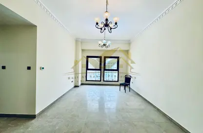 شقة - 2 غرف نوم - 3 حمامات للايجار في شارع الرولة - الرفاعة - بر دبي - دبي