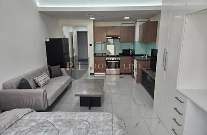 شقة - 1 حمام للايجار في كريستال مساكن - منطقة 11 - قرية جميرا الدائرية - دبي