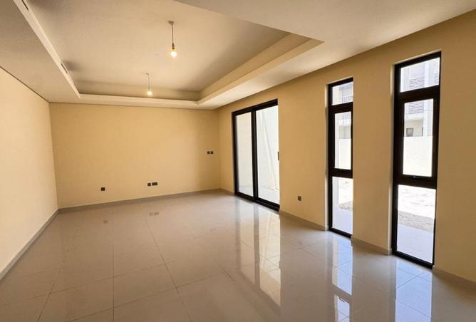 Ready to Move | 3 BR w/ Maids | Spacious photo 2