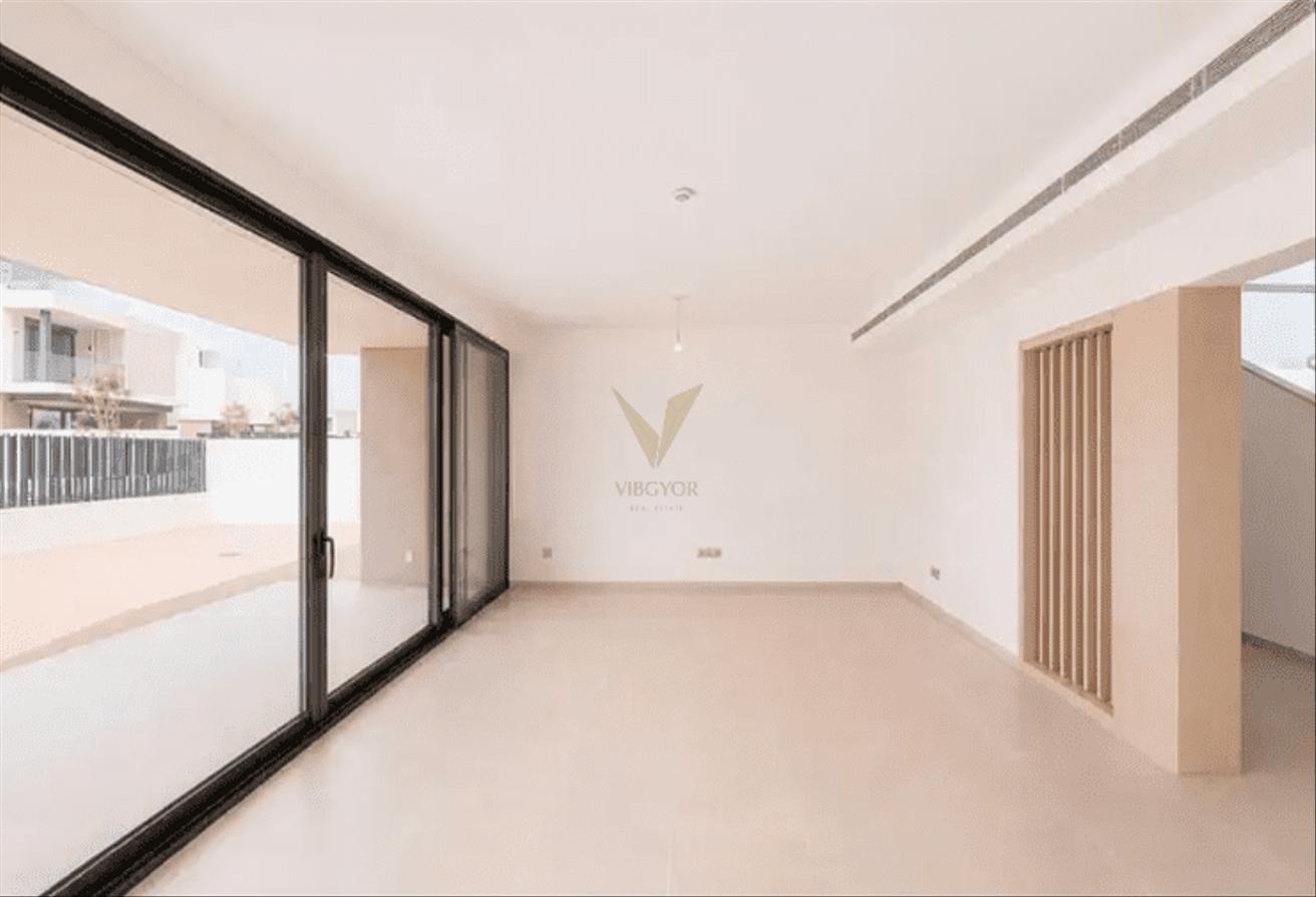 Elegant 5 Bedroom Villa in Jebel Ali Village photo 12