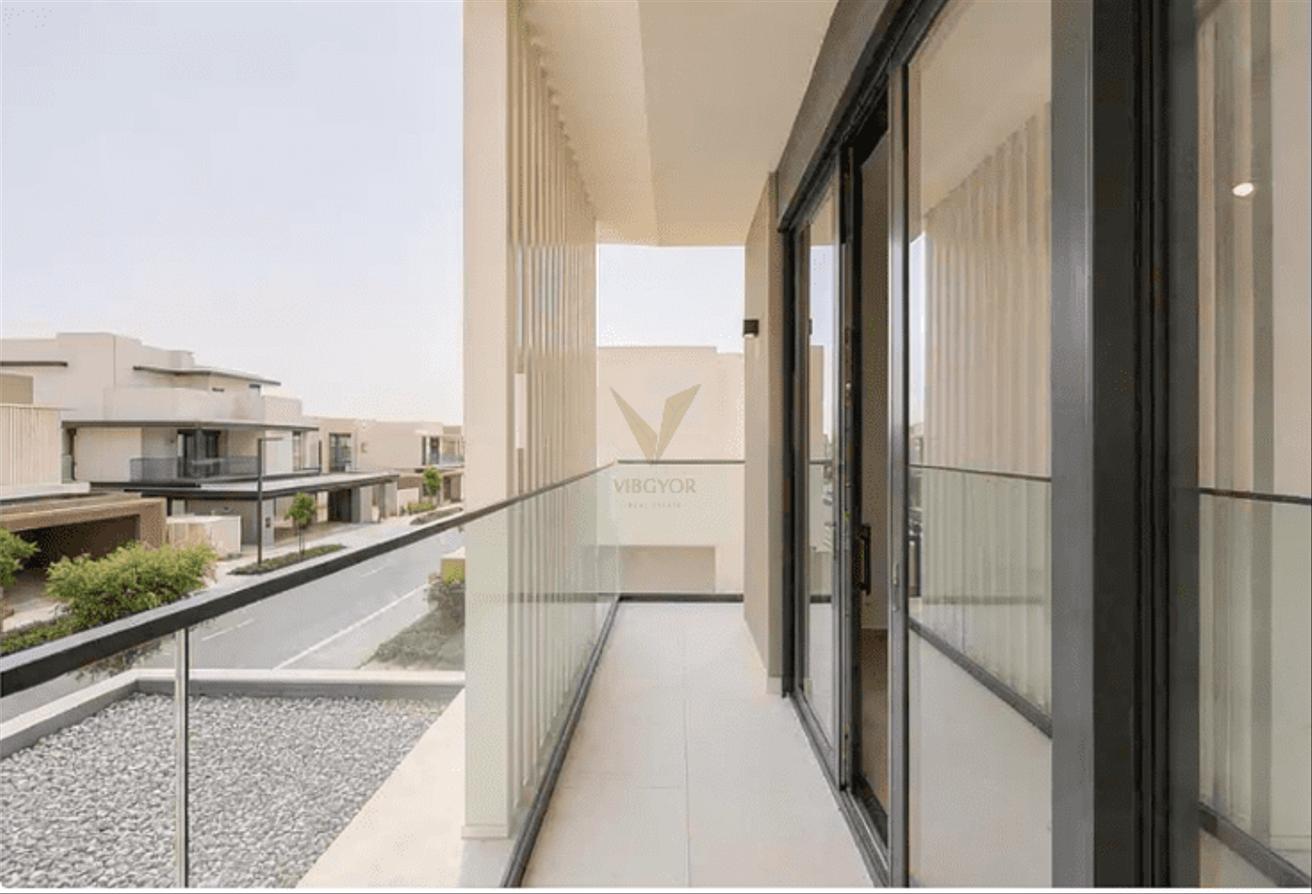 Elegant 5 Bedroom Villa in Jebel Ali Village photo 9
