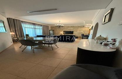 Apartment - 2 Bedrooms - 3 Bathrooms for rent in Al Hatimi - Shoreline Apartments - Palm Jumeirah - Dubai