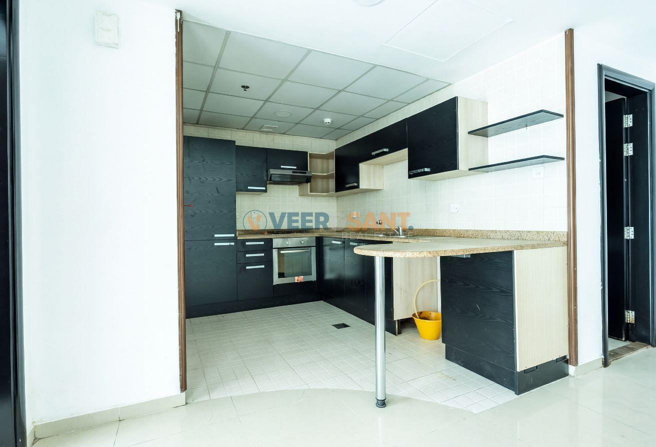 Great Location | Metro Access | Canal View photo 6