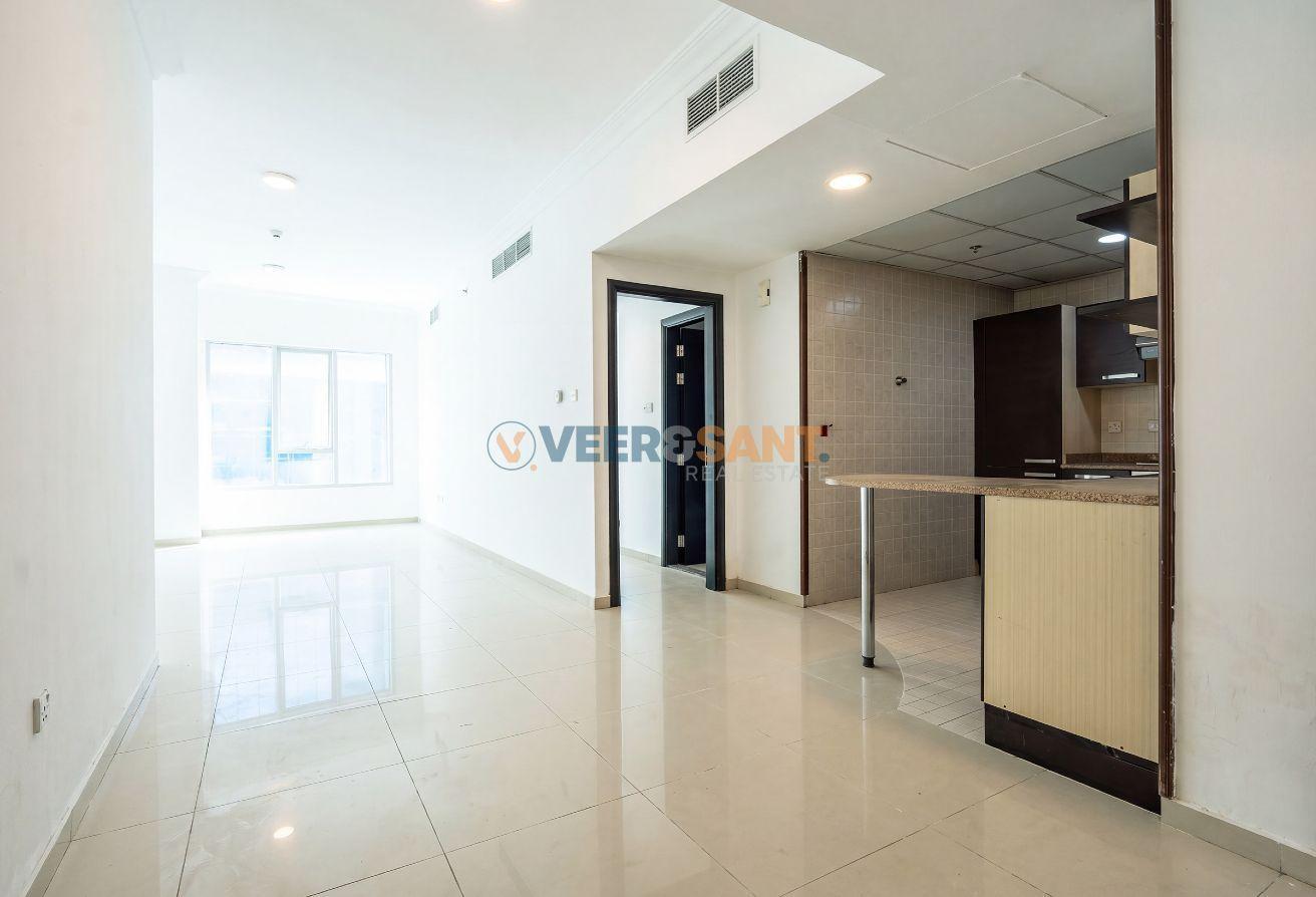 Great Location | Metro Access | Canal View photo 9