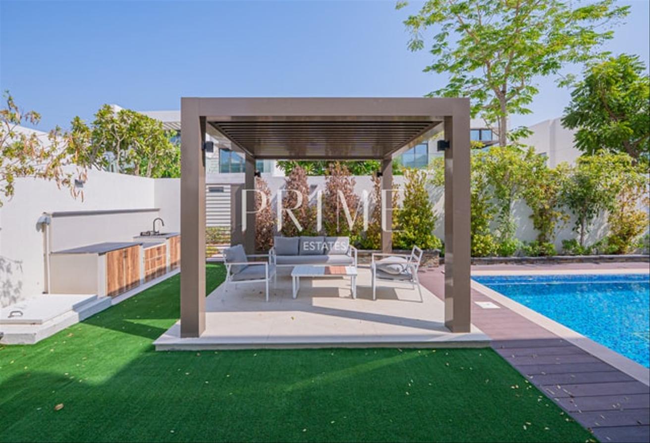 Premium 4BR Villa | Luxury Finish | Outdoor Lounge photo 10