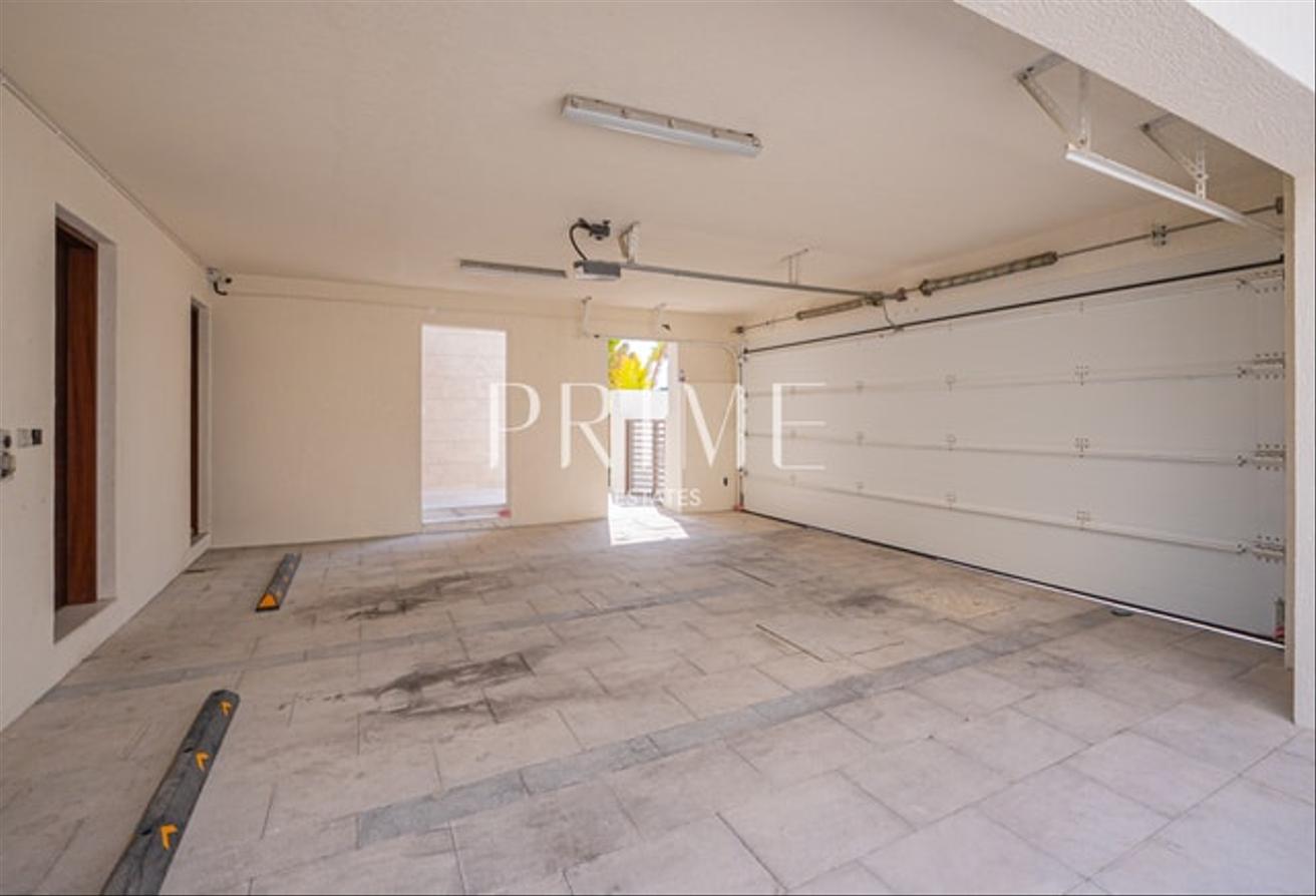 Premium 4BR Villa | Luxury Finish | Outdoor Lounge photo 26